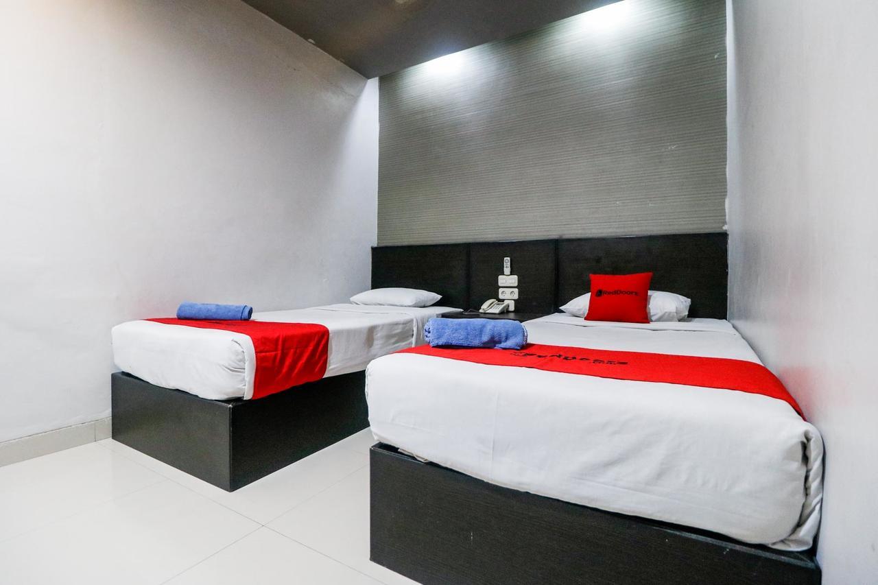 Reddoorz Plus Near Pasar Wisata Pekanbaru Ngoại thất bức ảnh