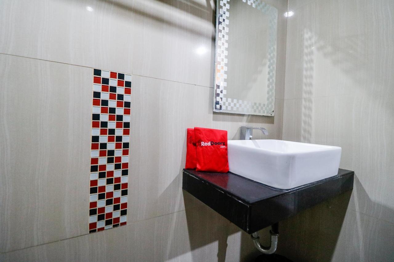 Reddoorz Plus Near Pasar Wisata Pekanbaru Ngoại thất bức ảnh