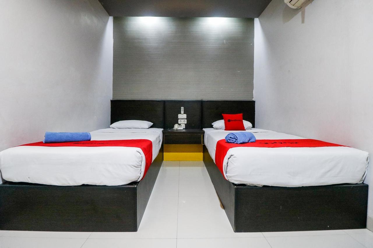 Reddoorz Plus Near Pasar Wisata Pekanbaru Ngoại thất bức ảnh