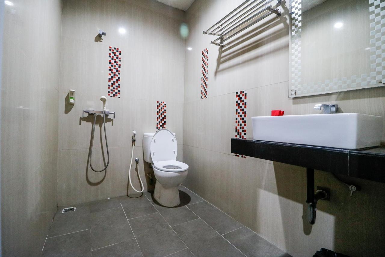 Reddoorz Plus Near Pasar Wisata Pekanbaru Ngoại thất bức ảnh